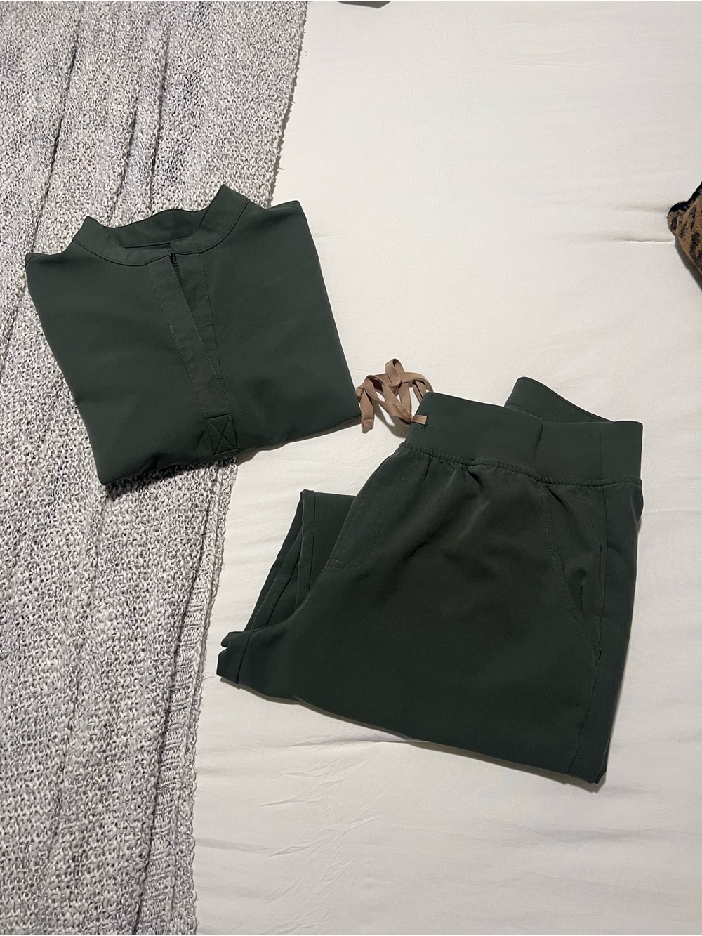 Figs Women's Scrub Set
